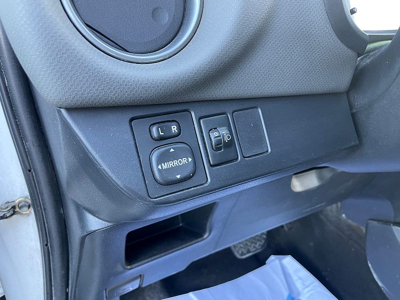 TOYOTA YARIS HYBRID 2014