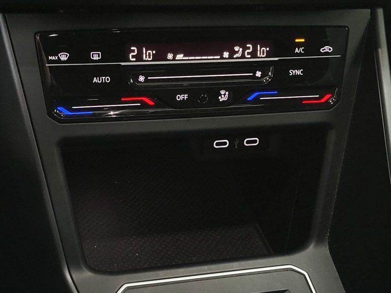 VOLKSWAGEN POLO VI 1.0 TSI 110cv R-Line Boîte Auto DSG7