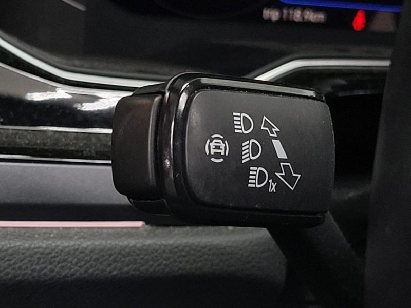 VOLKSWAGEN POLO VI 1.0 TSI 110cv R-Line Boîte Auto DSG7