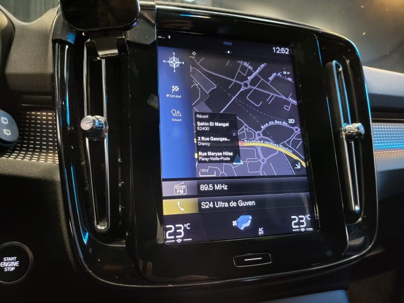 VOLVO XC40 T3 163Cv GEATRONIC 8 R-DESIGN / SUIVI VOLVO / VIRTUAL COCKPIT / CAMERA DE RECUL / ANGLE 