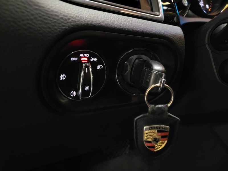 PORSCHE MACAN GTS 3.0 V6 360CV PDK / TOIT OUVRANT + PACK CHRONO + PASM + CUIR COMPLET /