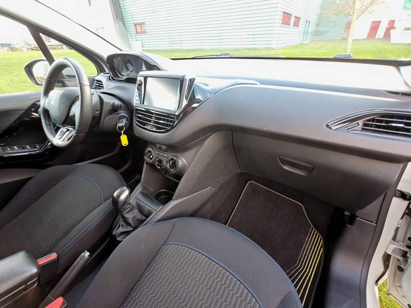 PEUGEOT 208 1.2 VTi PURETECH "SIGNATURE" 82cv - 01/2019 - 83.000 Kms