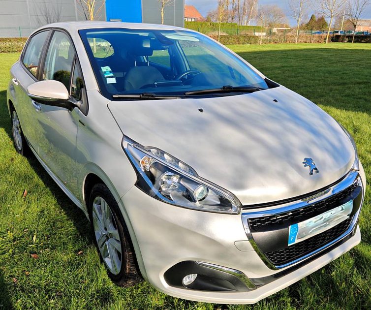 PEUGEOT 208 1.2 VTi PURETECH "SIGNATURE" 82cv - 01/2019 - 83.000 Kms
