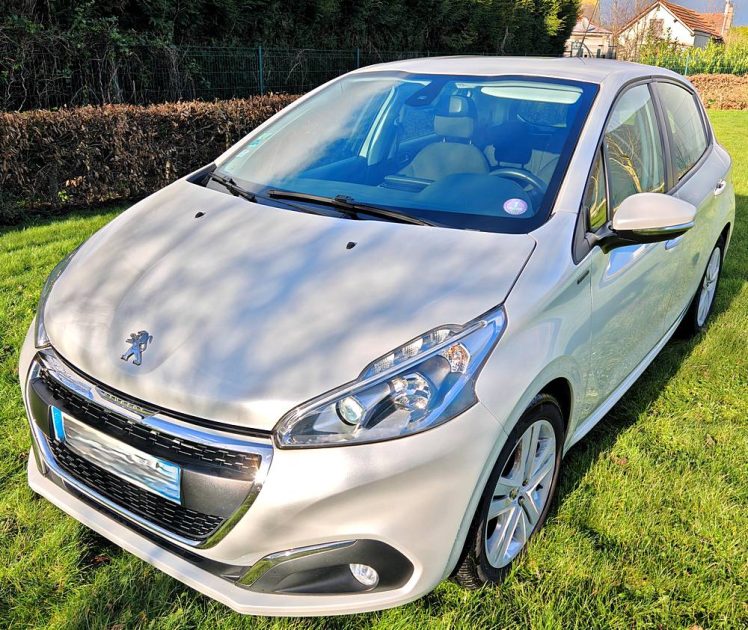 PEUGEOT 208 1.2 VTi PURETECH "SIGNATURE" 82cv - 01/2019 - 83.000 Kms