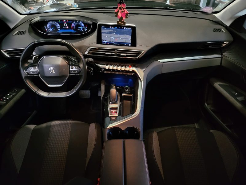 PEUGEOT 3008 1.2 130cv EAT8 CROSSWAY / PREMIERE MAIN / SUIVI PEUGEOT / GRIP CONTROL