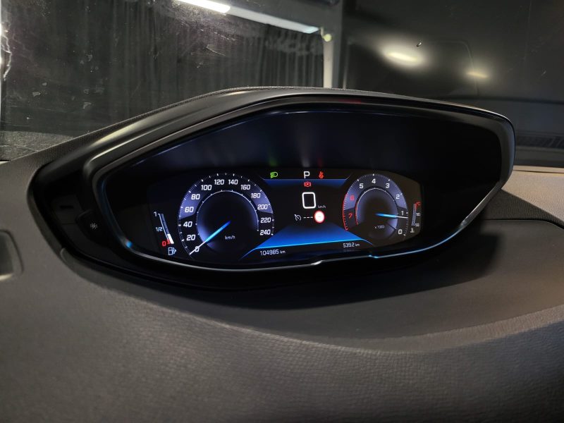 PEUGEOT 3008 1.2 130cv EAT8 CROSSWAY / PREMIERE MAIN / SUIVI PEUGEOT / GRIP CONTROL