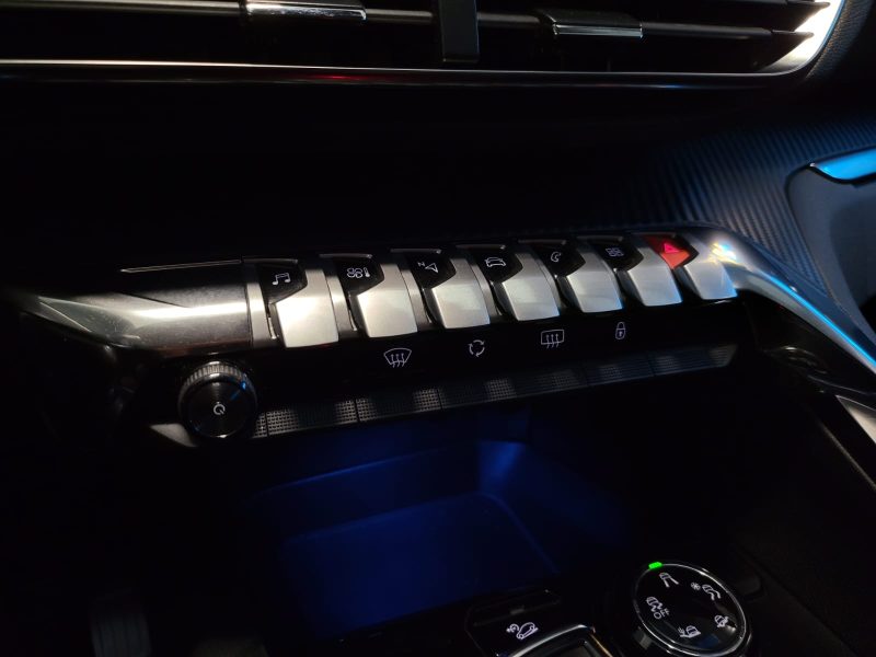 PEUGEOT 3008 1.2 130cv EAT8 CROSSWAY / PREMIERE MAIN / SUIVI PEUGEOT / GRIP CONTROL