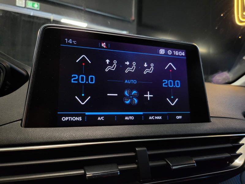 PEUGEOT 3008 1.2 130cv EAT8 CROSSWAY / PREMIERE MAIN / SUIVI PEUGEOT / GRIP CONTROL