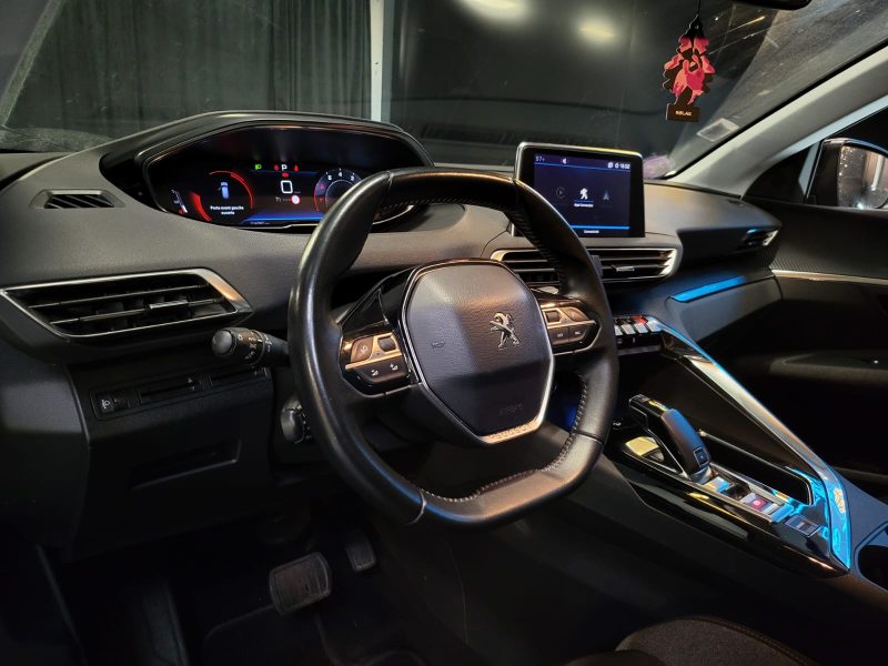 PEUGEOT 3008 1.2 130cv EAT8 CROSSWAY / PREMIERE MAIN / SUIVI PEUGEOT / GRIP CONTROL