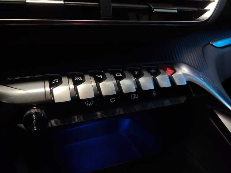 PEUGEOT 3008 1.2 130cv EAT6 ACTIVE BUSINESS / PREMIERE MAIN / SUIVI PEUGEOT