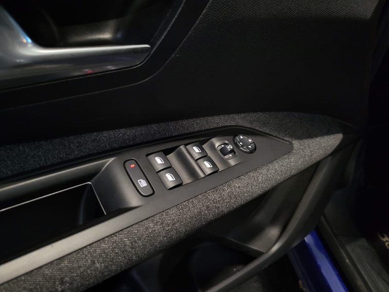 PEUGEOT 3008 1.2 130cv EAT6 ACTIVE BUSINESS / PREMIERE MAIN / SUIVI PEUGEOT