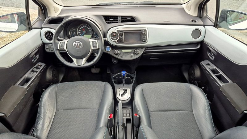 TOYOTA YARIS 2013