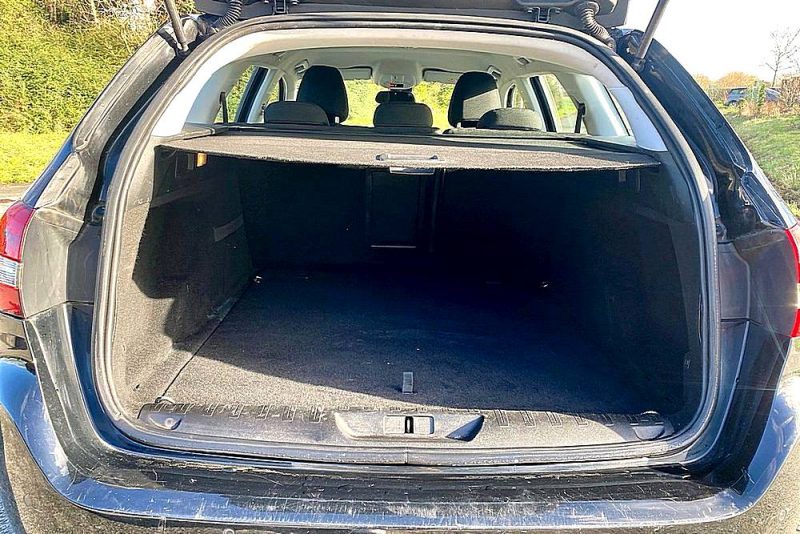 PEUGEOT 308 SW II 1.6 HDi 115 Business Pack BVM6