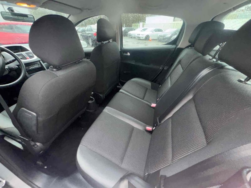 PEUGEOT 207  2010