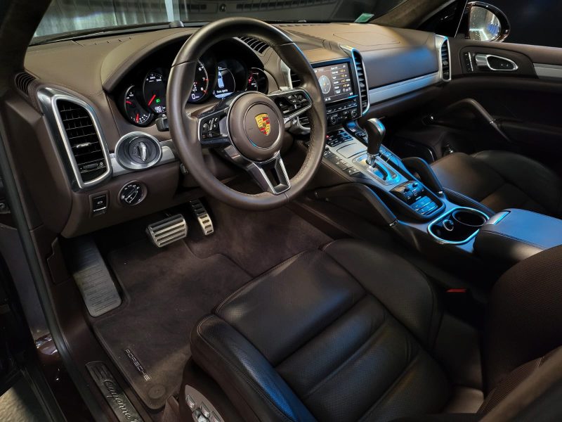 PORSCHE CAYENNE TURBO 4.8 V8 520cv PACK CHRONO / LOGO SUR APPUIS-TETE / BURMESTER