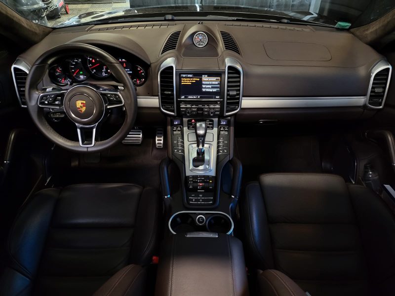 PORSCHE CAYENNE TURBO 4.8 V8 520cv PACK CHRONO / LOGO SUR APPUIS-TETE / BURMESTER