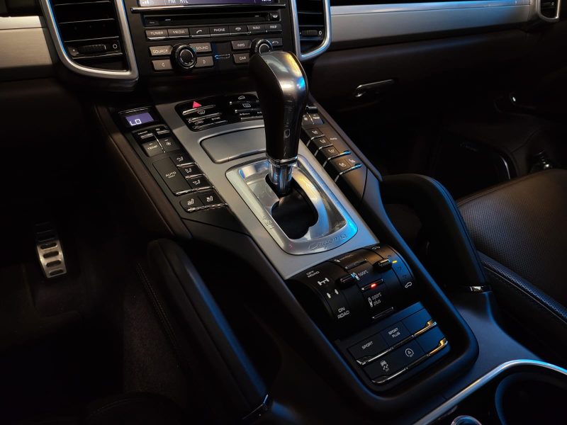 PORSCHE CAYENNE TURBO 4.8 V8 520cv PACK CHRONO / LOGO SUR APPUIS-TETE / BURMESTER