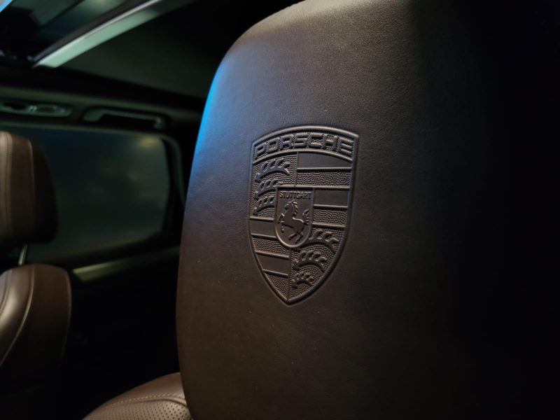 PORSCHE CAYENNE TURBO 4.8 V8 520cv PACK CHRONO / LOGO SUR APPUIS-TETE / BURMESTER