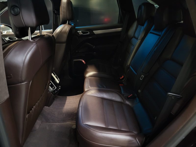 PORSCHE CAYENNE TURBO 4.8 V8 520cv PACK CHRONO / LOGO SUR APPUIS-TETE / BURMESTER