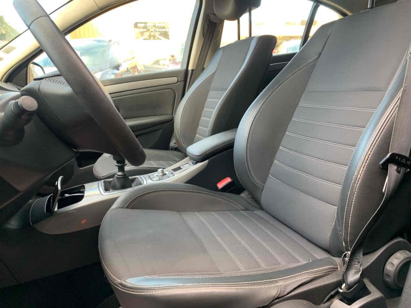 RENAULT LAGUNA III Phase 2 Berline  2011 1.5 dCi 110cv