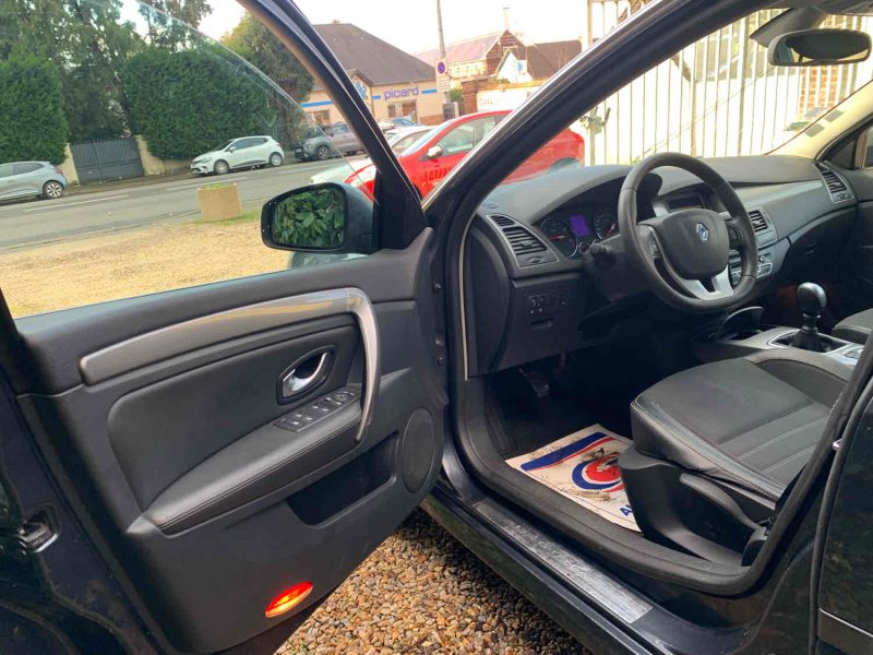 RENAULT LAGUNA III Phase 2 Berline  2011 1.5 dCi 110cv