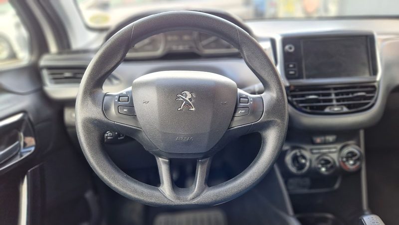 PEUGEOT 208 2020
