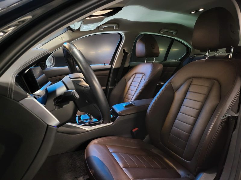 BMW SERIE 3 2.0 320i 184Ch LUXURY / SELLERIE CUIR + ATTELAGE + ALARME + SUIVIE BMW /