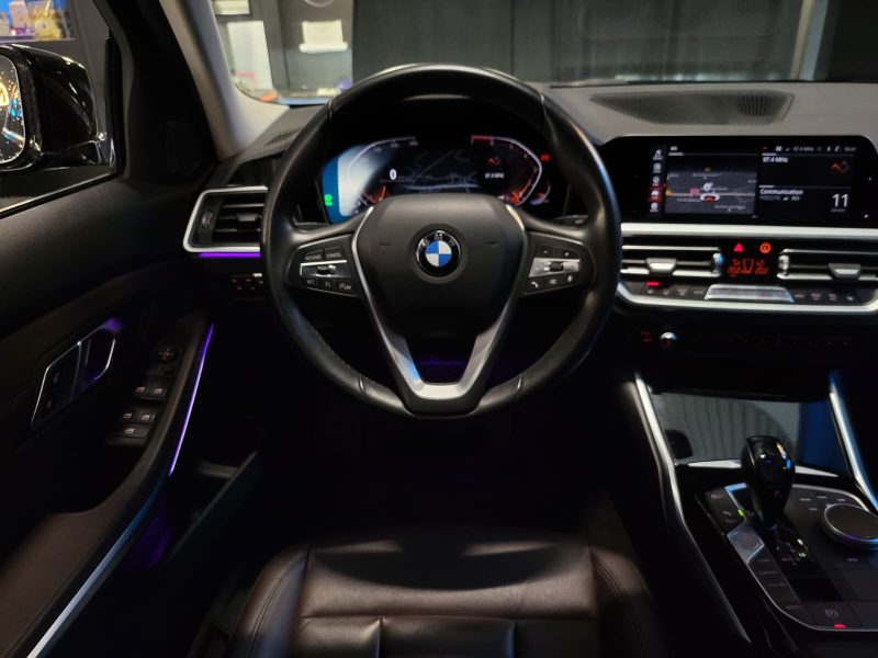 BMW SERIE 3 2.0 320i 184Ch LUXURY / SELLERIE CUIR + ATTELAGE + ALARME + SUIVIE BMW /