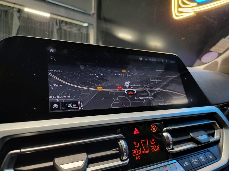 BMW SERIE 3 2.0 320i 184Ch LUXURY / SELLERIE CUIR + ATTELAGE + ALARME + SUIVIE BMW /