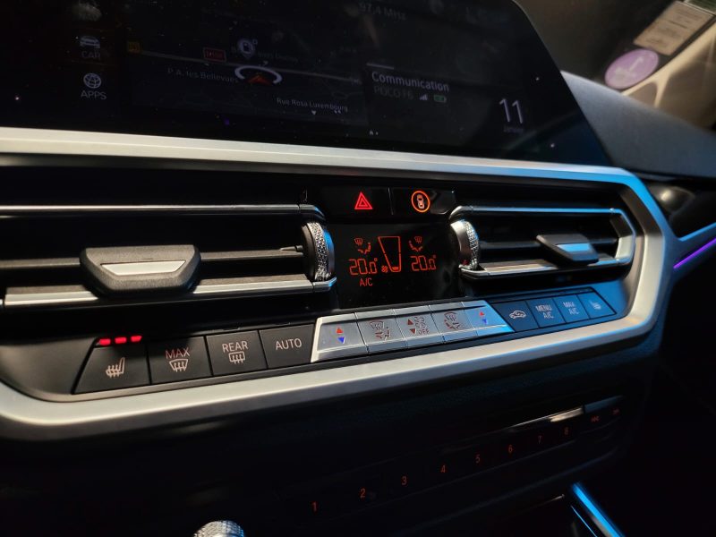 BMW SERIE 3 2.0 320i 184Ch LUXURY / SELLERIE CUIR + ATTELAGE + ALARME + SUIVIE BMW /