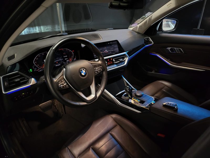 BMW SERIE 3 2.0 320i 184Ch LUXURY / SELLERIE CUIR + ATTELAGE + ALARME + SUIVIE BMW /