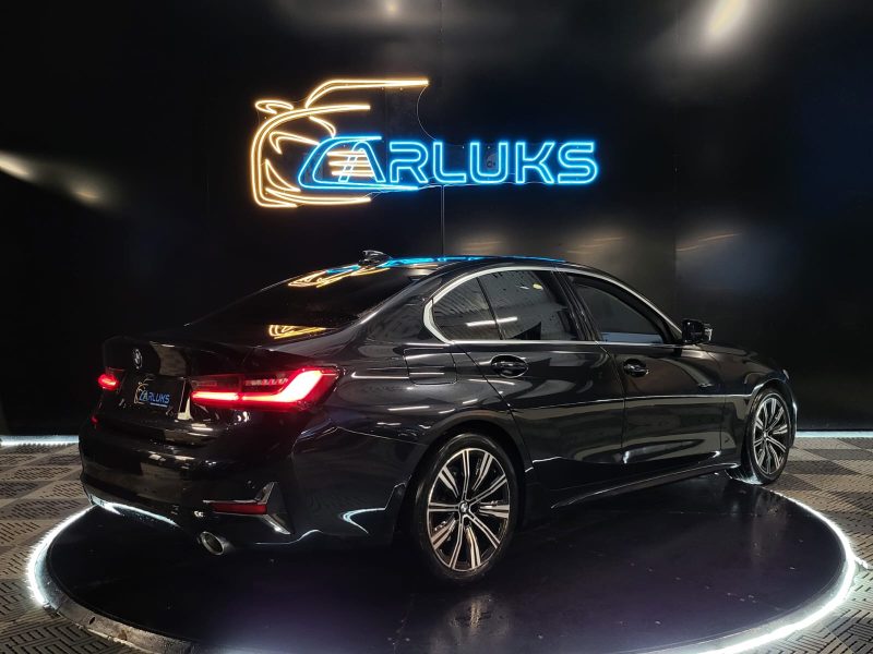 BMW SERIE 3 2.0 320i 184Ch LUXURY / SELLERIE CUIR + ATTELAGE + ALARME + SUIVIE BMW /