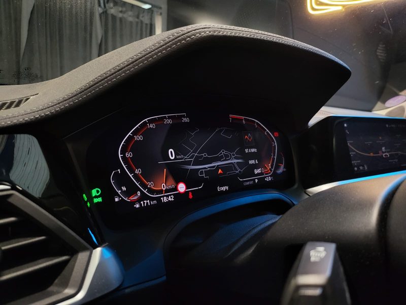 BMW SERIE 3 2.0 320i 184Ch LUXURY / SELLERIE CUIR + ATTELAGE + ALARME + SUIVIE BMW /