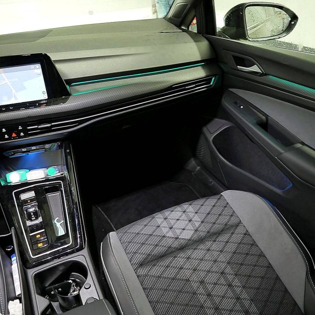 VOLKSWAGEN GOLF 2024