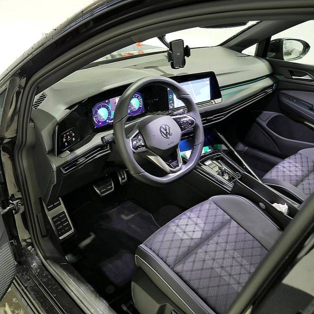 VOLKSWAGEN GOLF 2024