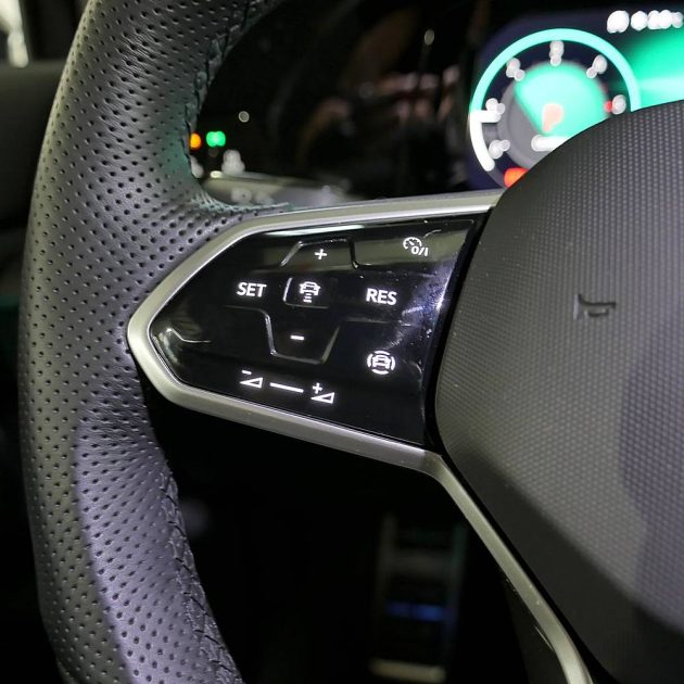 VOLKSWAGEN GOLF 2024