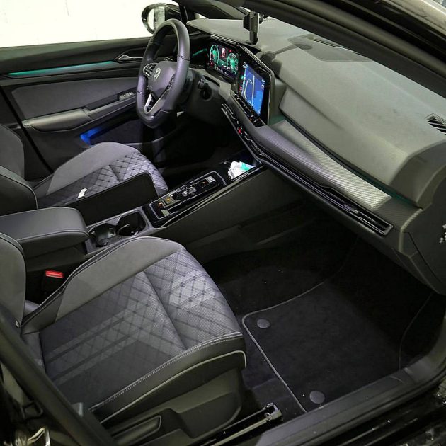 VOLKSWAGEN GOLF 2024