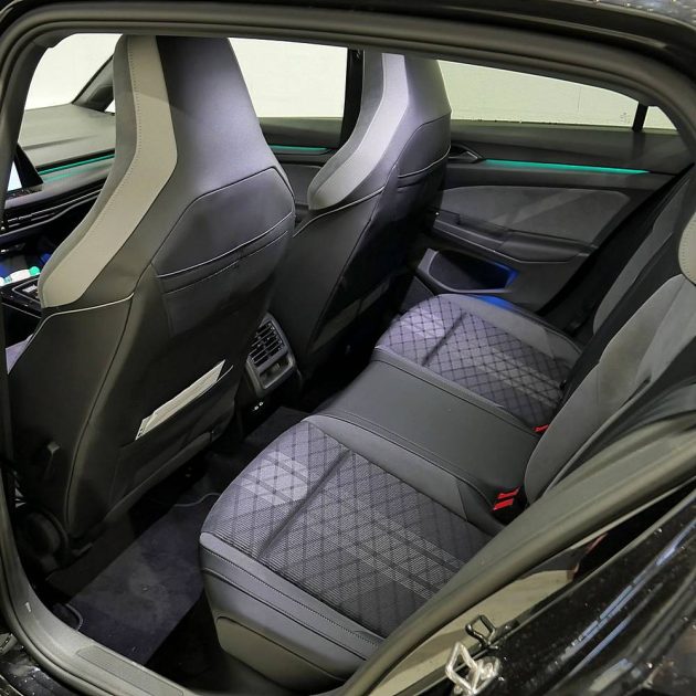 VOLKSWAGEN GOLF 2024