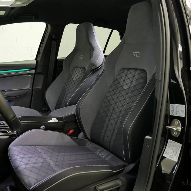 VOLKSWAGEN GOLF 2024