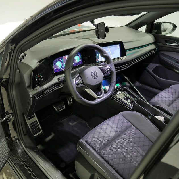 VOLKSWAGEN GOLF 2024