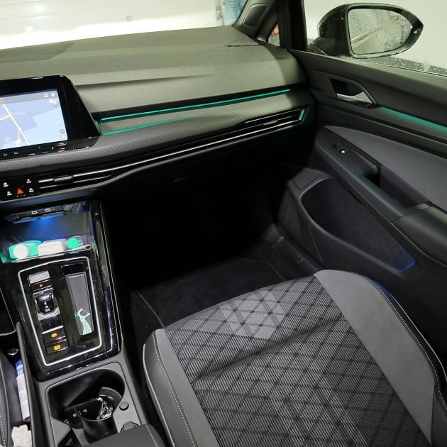 VOLKSWAGEN GOLF 2024