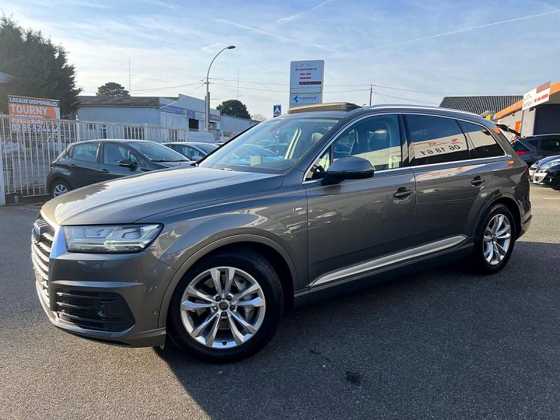 AUDI Q7 2015