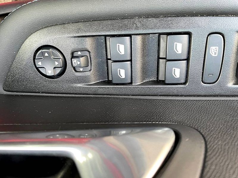 PEUGEOT 208 II  2020