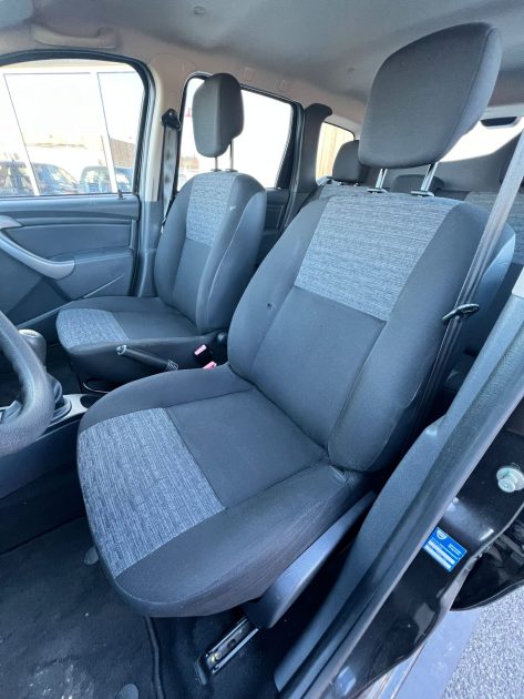 DACIA  DUSTER  2013 1.6 105 CV / Distribution Neuve / CT OK / Premiere main 