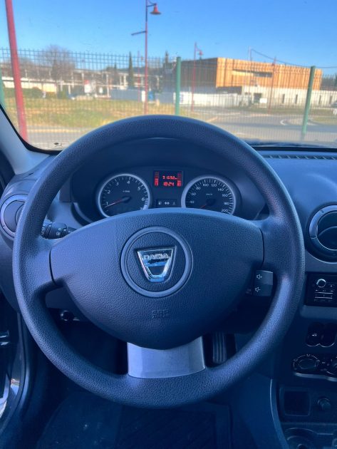 DACIA  DUSTER  2013 1.6 105 CV / Distribution Neuve / CT OK / Premiere main 