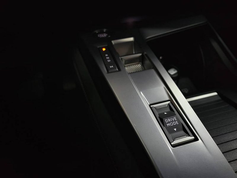 PEUGEOT 308 III 1.2 PureTech 130cv Allure Pack Boîte Auto EAT8 1ère Main