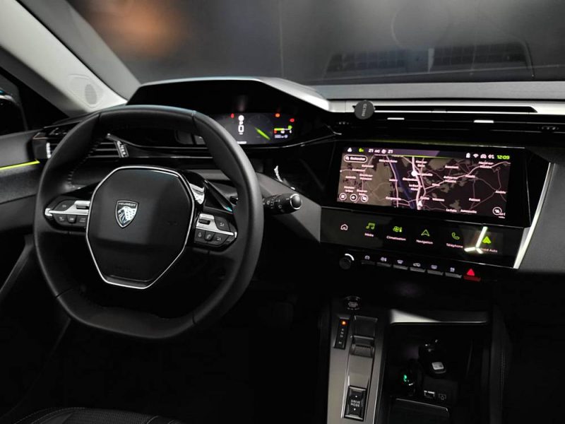 PEUGEOT 308 III 1.2 PureTech 130cv Allure Pack Boîte Auto EAT8 1ère Main