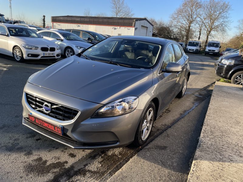 VOLVO V40 2016