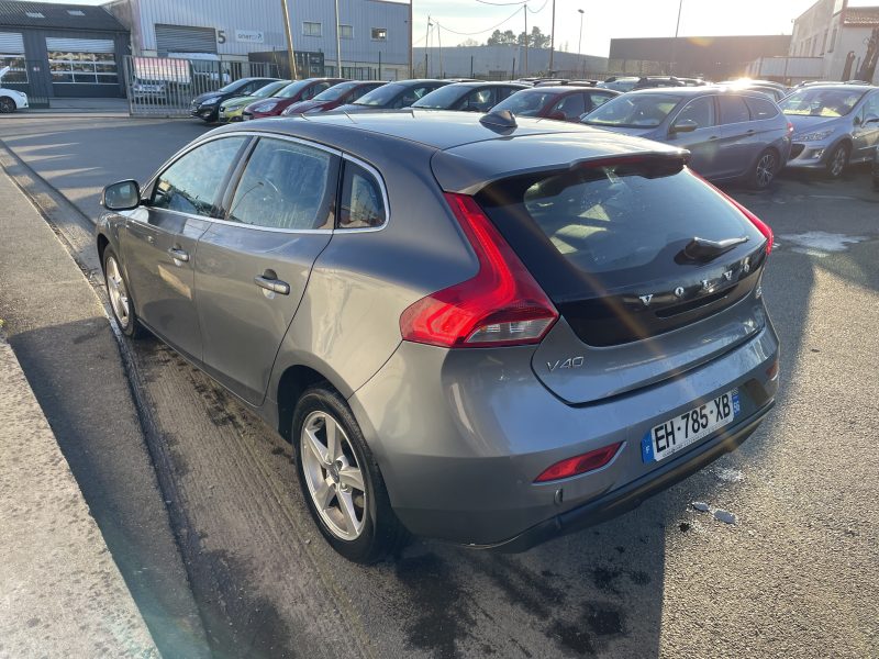 VOLVO V40 2016