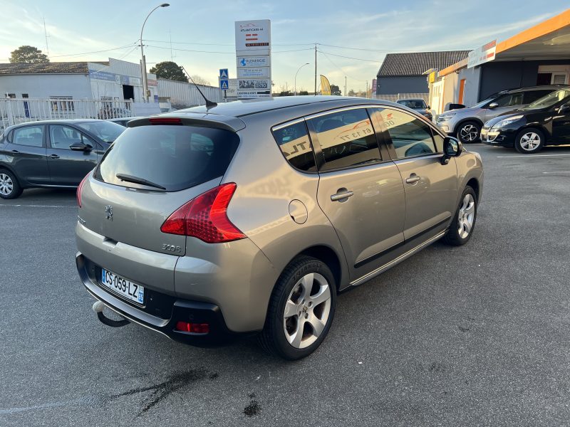 PEUGEOT 3008 2013